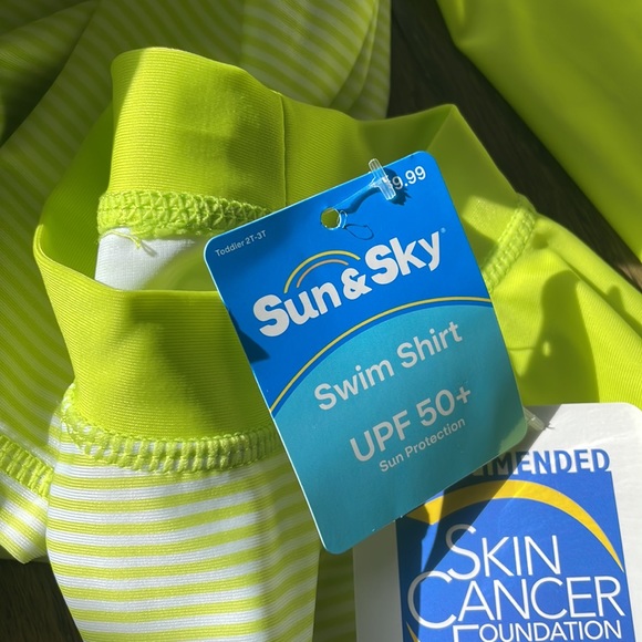 Sun & Sky Green rash guard long sleeve BRIGHT COLORS = SAFER SWIM - Picture 4 of 4